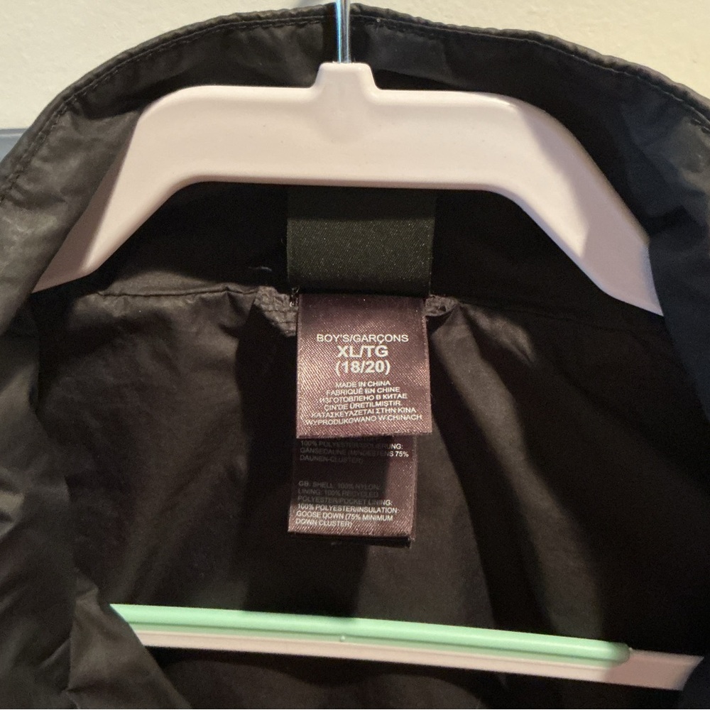 The North Face Boy’s Black 550 Down Puffer Jacket / Coat - Size XL (18-20) - Picture 7 of 7